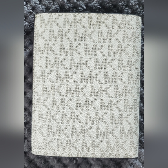 Michael Kors Passport Holder and Wallet - Picture 2 of 6